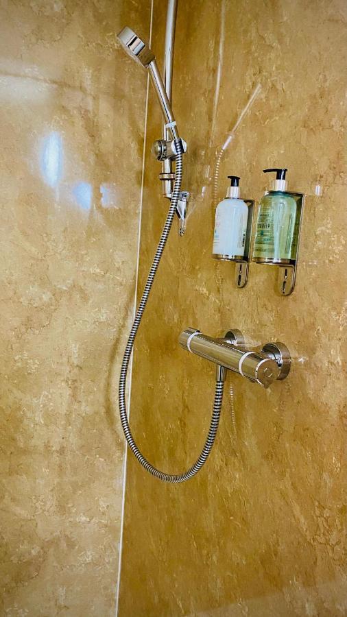 Siberia Bar & Hotel アバディーン エクステリア 写真